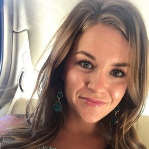 Meet your Posher, Abbey